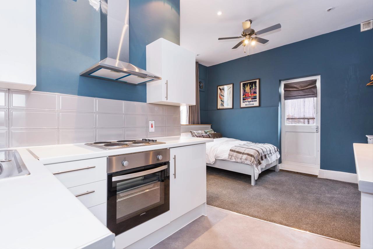 ซัมเมอร์ฟิลด์ ผับ แอนด์ บูทิก รูมส์ Bed & Breakfast ลอนดอน ภายนอก รูปภาพ